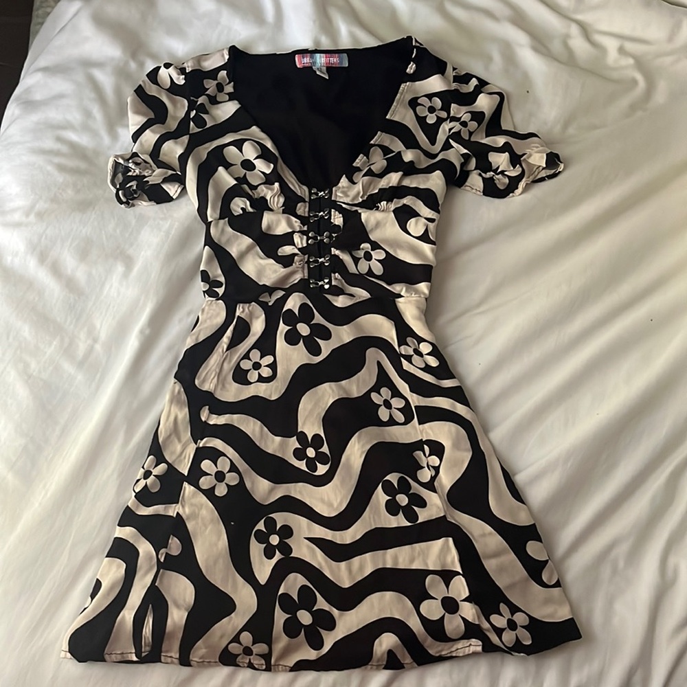 black and white patterned dress